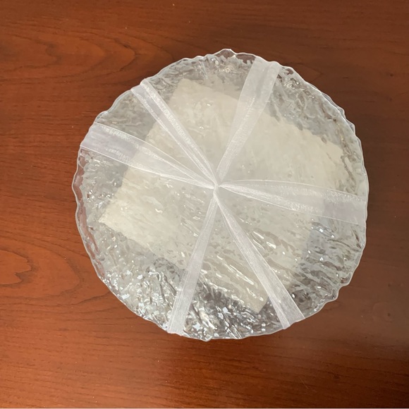Set of four glass plates 8” inches - Picture 3 of 5